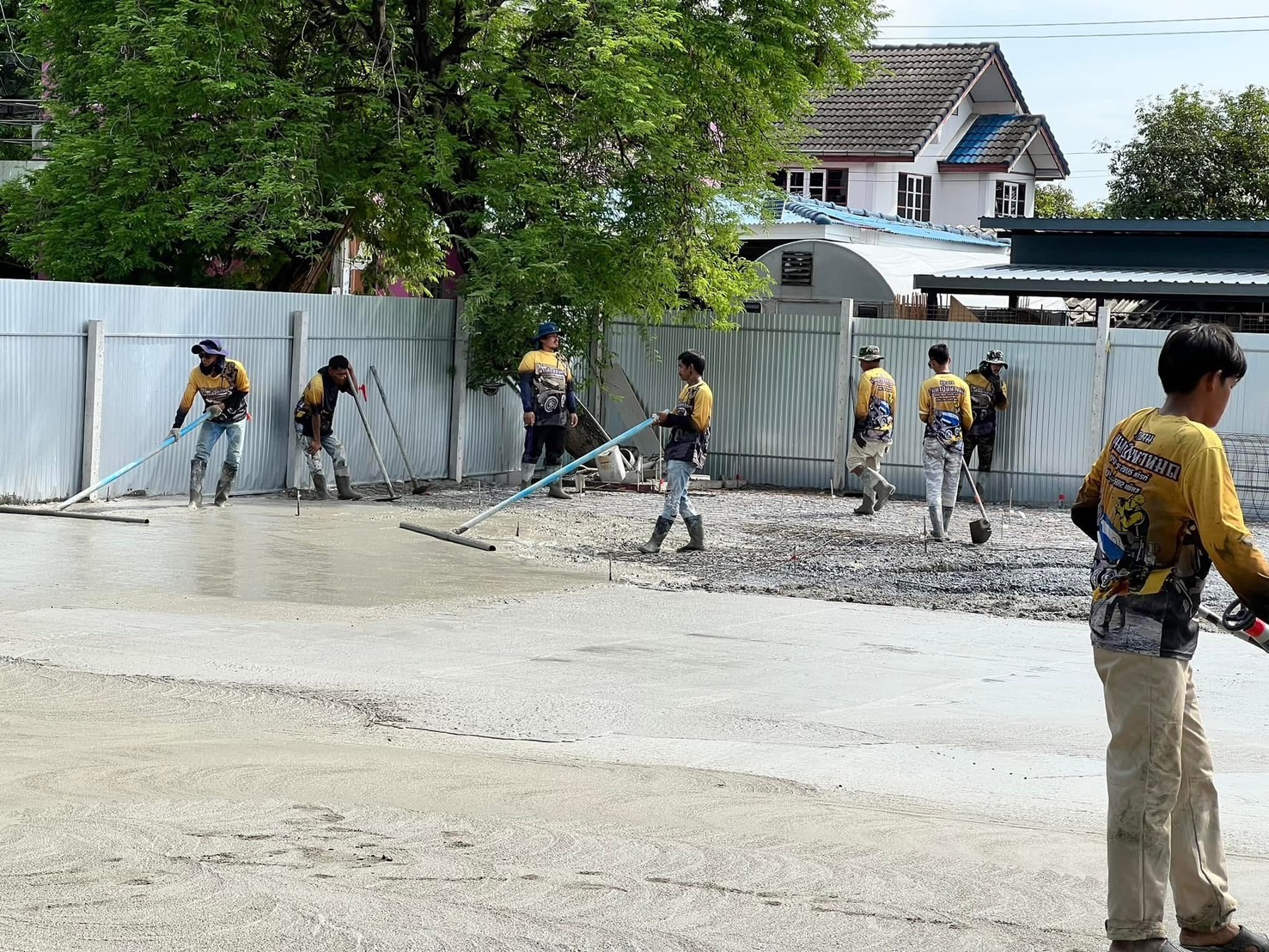 15 - https://ฉัตรภูรินท์รับเหมาเทพื้นคอนกรีต.com | ฉัตรภูรินท์ รับเหมาเทพื้นคอนกรีต รับเทพื้นปูน ลานจอดรถ พื้นขัดมัน ครบวงจร โดยทีมงานผู้เชี่ยวชาญประสบการณ์ 15 ปี การันตีคุณภาพ งบไม่บานปลาย รับประกันผลงาน และหักเงินประกันผลงาน