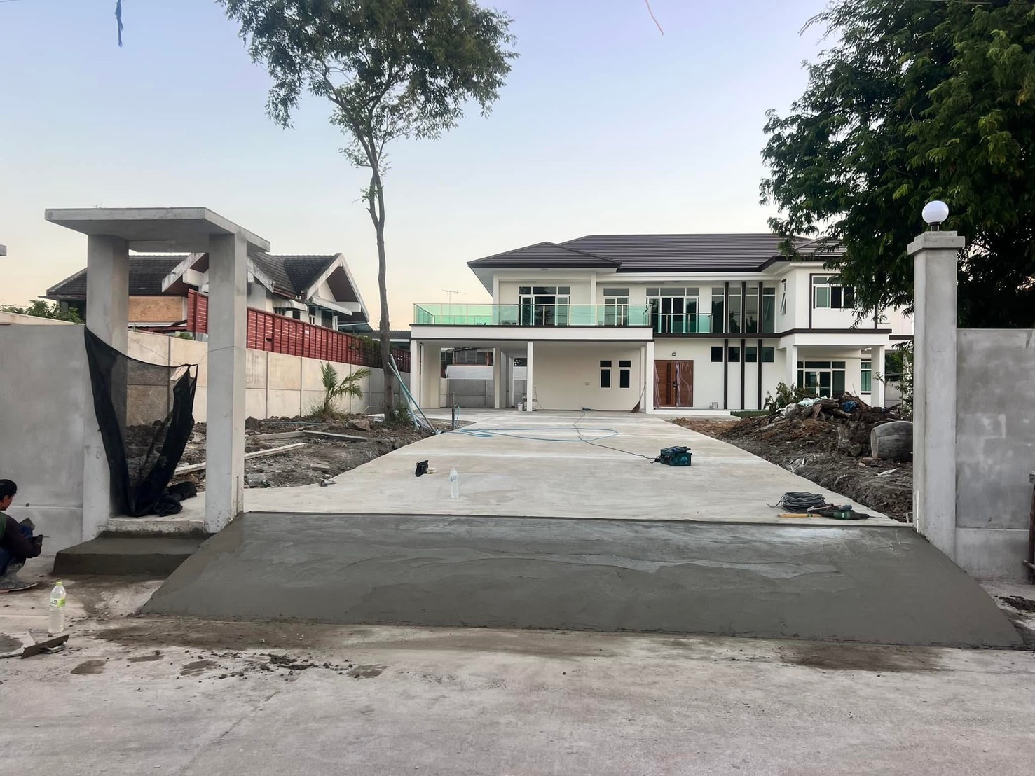 16 - https://ฉัตรภูรินท์รับเหมาเทพื้นคอนกรีต.com | ฉัตรภูรินท์ รับเหมาเทพื้นคอนกรีต รับเทพื้นปูน ลานจอดรถ พื้นขัดมัน ครบวงจร โดยทีมงานผู้เชี่ยวชาญประสบการณ์ 15 ปี การันตีคุณภาพ งบไม่บานปลาย รับประกันผลงาน และหักเงินประกันผลงาน