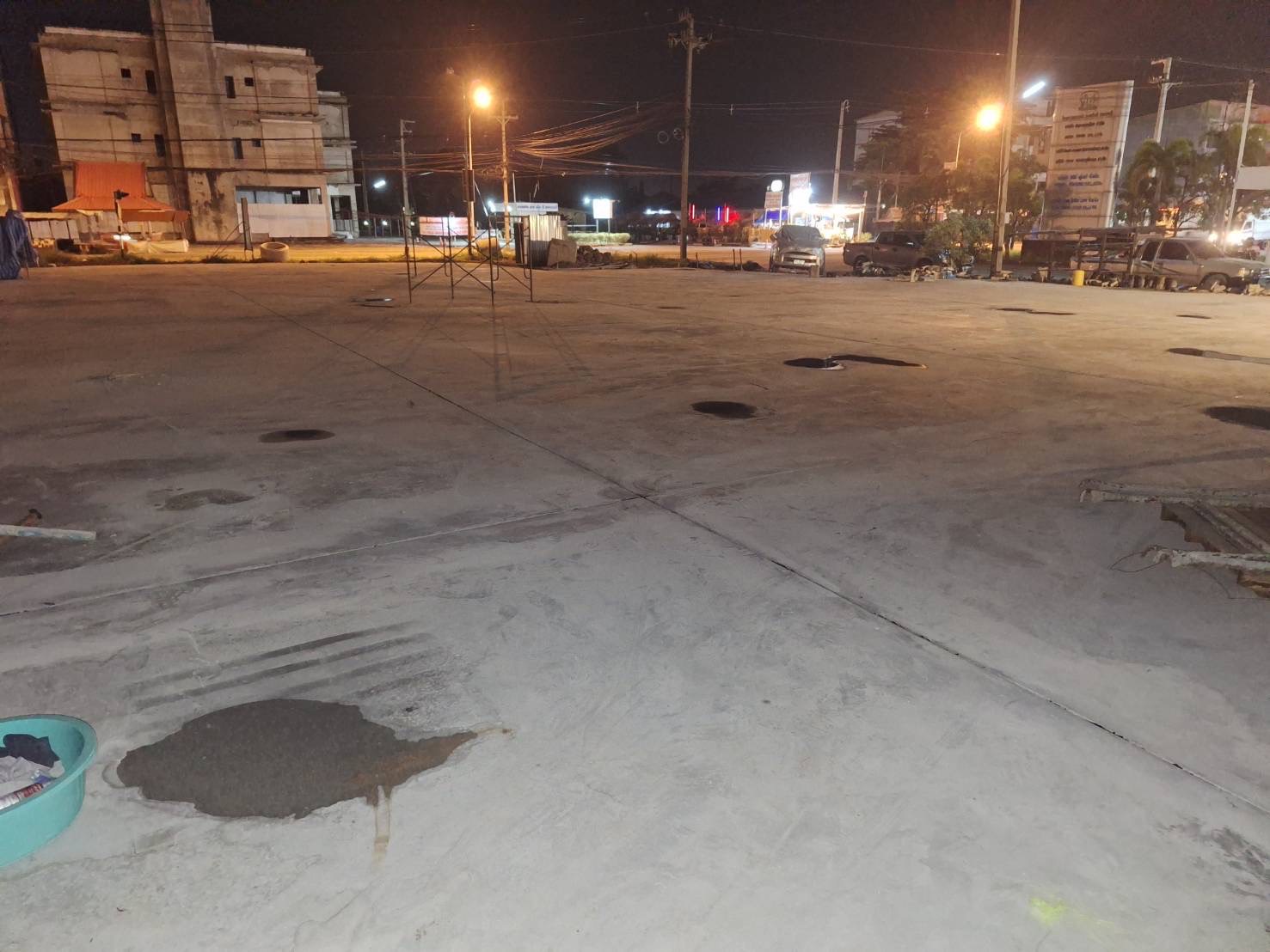 2 - https://ฉัตรภูรินท์รับเหมาเทพื้นคอนกรีต.com | ฉัตรภูรินท์ รับเหมาเทพื้นคอนกรีต รับเทพื้นปูน ลานจอดรถ พื้นขัดมัน ครบวงจร โดยทีมงานผู้เชี่ยวชาญประสบการณ์ 15 ปี การันตีคุณภาพ งบไม่บานปลาย รับประกันผลงาน และหักเงินประกันผลงาน