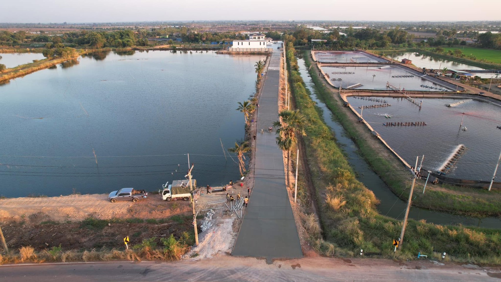 1 - https://ฉัตรภูรินท์รับเหมาเทพื้นคอนกรีต.com | ฉัตรภูรินท์ รับเหมาเทพื้นคอนกรีต รับเทพื้นปูน ลานจอดรถ พื้นขัดมัน ครบวงจร โดยทีมงานผู้เชี่ยวชาญประสบการณ์ 15 ปี การันตีคุณภาพ งบไม่บานปลาย รับประกันผลงาน และหักเงินประกันผลงาน