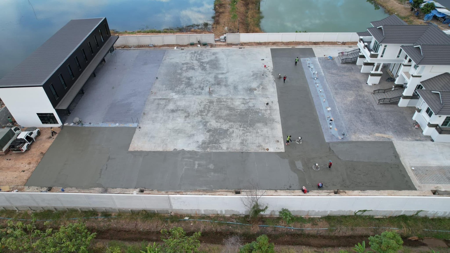 3 - https://ฉัตรภูรินท์รับเหมาเทพื้นคอนกรีต.com | ฉัตรภูรินท์ รับเหมาเทพื้นคอนกรีต รับเทพื้นปูน ลานจอดรถ พื้นขัดมัน ครบวงจร โดยทีมงานผู้เชี่ยวชาญประสบการณ์ 15 ปี การันตีคุณภาพ งบไม่บานปลาย รับประกันผลงาน และหักเงินประกันผลงาน