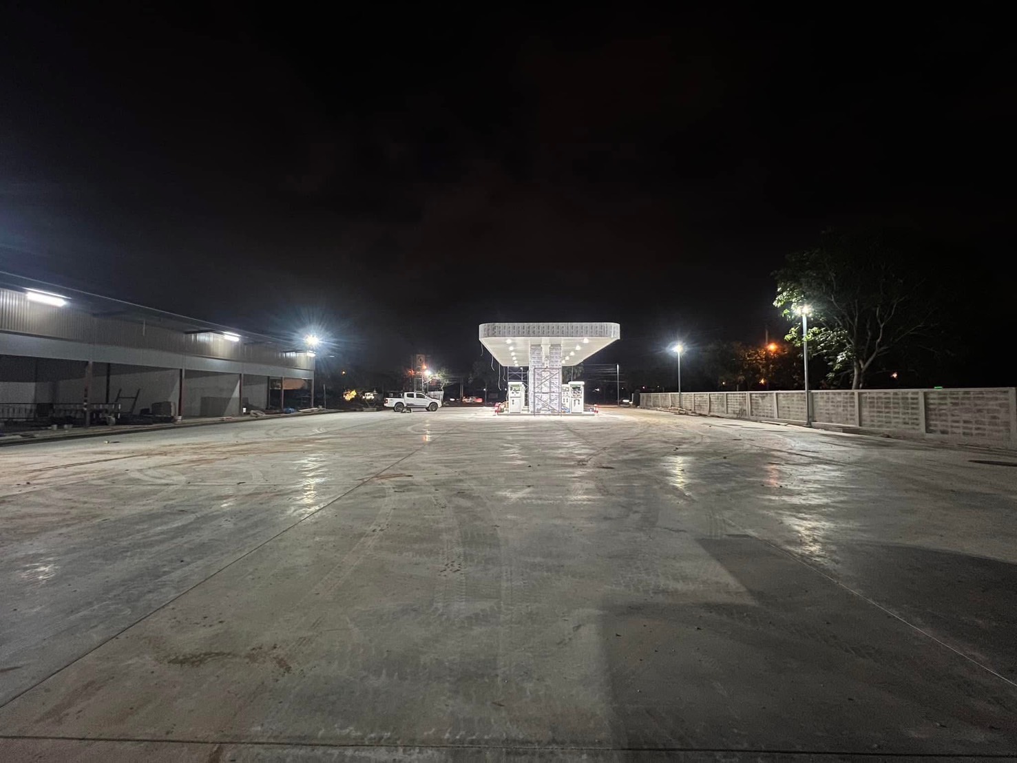 2 - https://ฉัตรภูรินท์รับเหมาเทพื้นคอนกรีต.com | ฉัตรภูรินท์ รับเหมาเทพื้นคอนกรีต รับเทพื้นปูน ลานจอดรถ พื้นขัดมัน ครบวงจร โดยทีมงานผู้เชี่ยวชาญประสบการณ์ 15 ปี การันตีคุณภาพ งบไม่บานปลาย รับประกันผลงาน และหักเงินประกันผลงาน