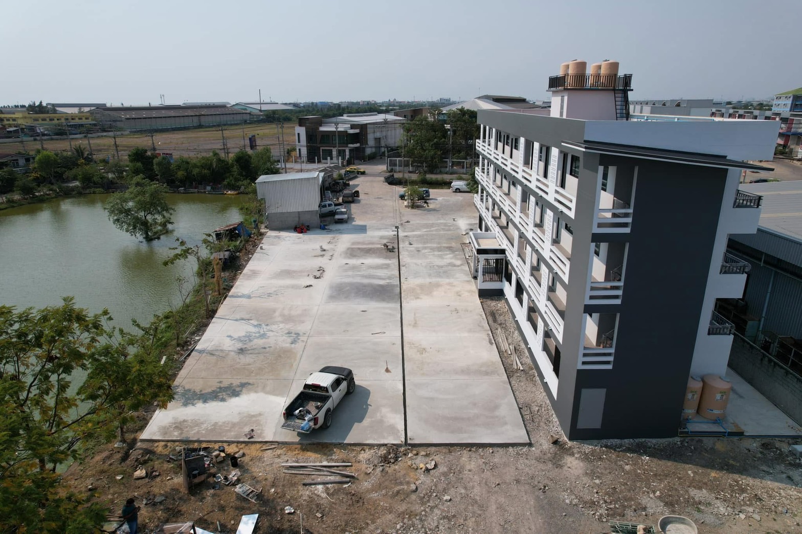 6 - https://ฉัตรภูรินท์รับเหมาเทพื้นคอนกรีต.com | ฉัตรภูรินท์ รับเหมาเทพื้นคอนกรีต รับเทพื้นปูน ลานจอดรถ พื้นขัดมัน ครบวงจร โดยทีมงานผู้เชี่ยวชาญประสบการณ์ 15 ปี การันตีคุณภาพ งบไม่บานปลาย รับประกันผลงาน และหักเงินประกันผลงาน